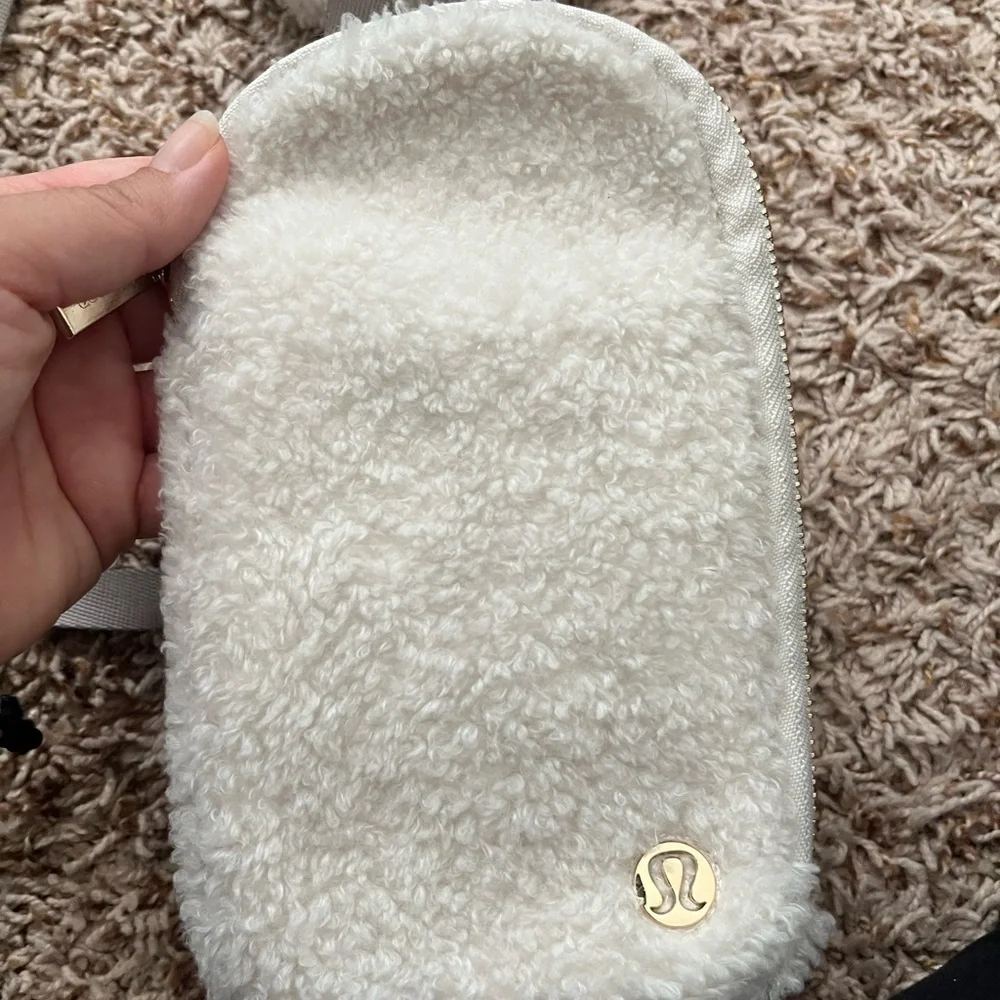 Lululemon Modular Phone Crossbody Bag Fleece Sherpa